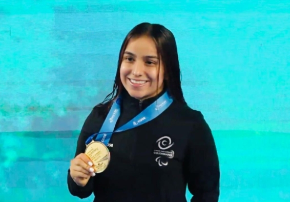 Sara Vargas, la reina dorada de la Serie Mundial de Paranatación. Foto IDRD.