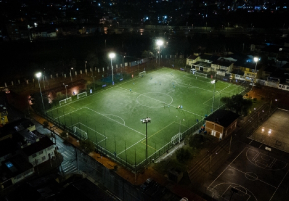 Sistema de Iluminación en Cancha del Parque Villa Mayor