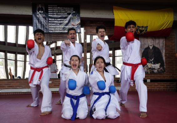 Pablo Ríos entrenando a los jóvenes talentos de Bogotá