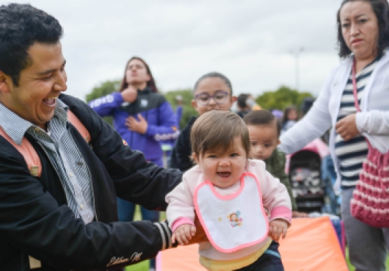 Padre en actividad recreativa