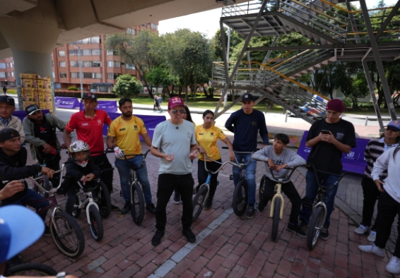 Daniel Dhers rodó con Bogotá en la Ciclovía Alternativa del IDRD