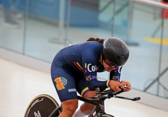Valeria Hernández logró tres oros y una plata, además de récord panamericano. Foto cortesía Fedeciclismo.