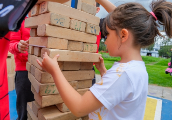 Niña en actividad recreativa