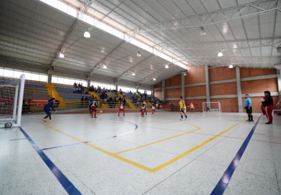 Bogotá estrena servicio de práctica libre en los polideportivos de los Centros de Felicidad