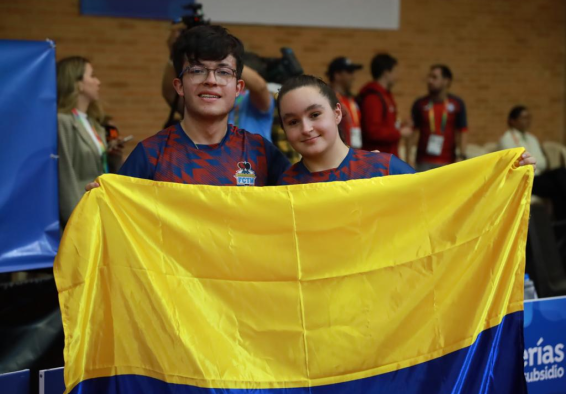 Julián Chinchilla (izq.), ganó hace 2 años en Bogotá con Jessica Alzate, el oro en dobles mixtos en paratenis de mesa. Ahora quiere repetir título. Foto IDRD. 