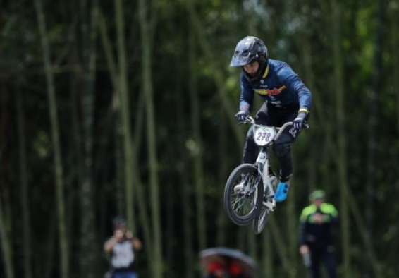 Carlos Ramírez es protagonista del final de la Copa Nacional de BMX Racing en Bogotá. Foto IDRD.