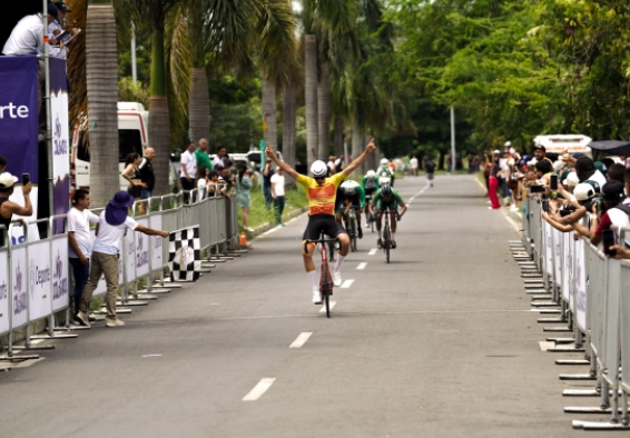 Bogotá celebra un nuevo oro en el ciclismo de ruta con Bryan Aristizábal en la prueba de ruta. (Foto prensa delegación Bogotá)