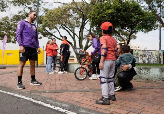 La Escuela de la Bicicleta llegó a La Candelaria y consolida su expansión en toda Bogotá