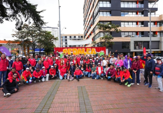 El IDRD transformó el Parque de los Hippies con una jornada de voluntariado, cultura ciudadana y embellecimiento