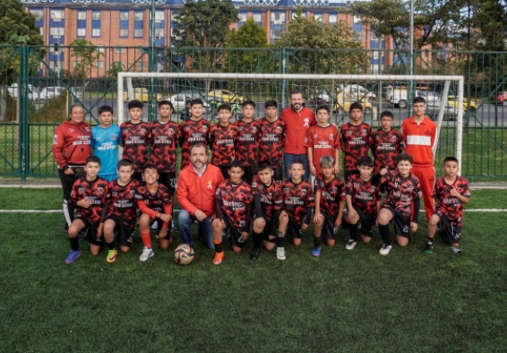 IDRD entregó cinco canchas sintéticas renovadas en Fontibón y fortalece la infraestructura deportiva del occidente de Bogotá