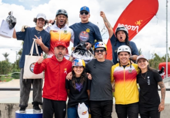 Red Bull Rodando encendió Bogotá: Dhers, las Villegas, Rincón y Caicedo llevaron el freestyle al límite