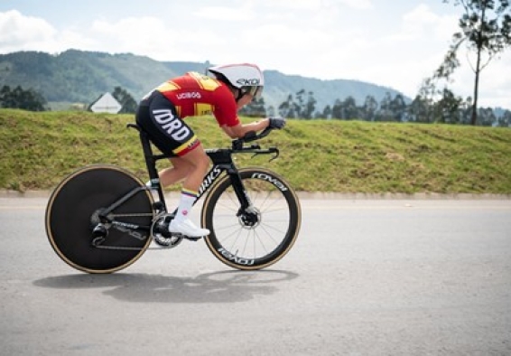 Concentrada y segura en lo que hace en cada pedalazo. Así es Camila Valbuena, ganadora, guerrera. Foto IDRD.