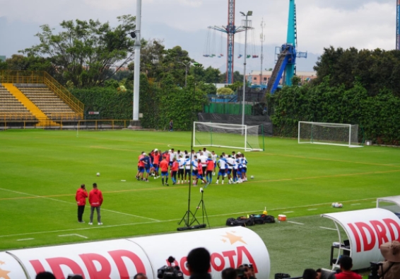 La Selección Colombia entrena en una de las mejores canchas del país