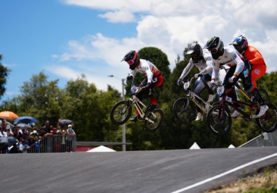 El BMX Racing tendrá una gran fiesta en la pista Carlos Ramírez del PRD, con el Campeonato Panamericano y Copa Latinoamericana este fin de semana. Carlos Ramírez (izq.), es carta bogotana. Foto IDRD. 