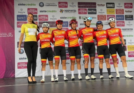 Este fue el Equipo Bogotá-IDRD-Licibog-Lotería de Bogotá de ciclismo, que participó en la Vuelta a Colombia Femenina. Foto Camilo Monsalve, enviado especial IDRD.