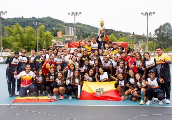 Este es el Equipo Bogotá, que luego de dos décadas, consiguió el título del Campeonato Nacional Interligas de Patinaje de Carreras. Foto cortesía Liga de Patinaje de Bogotá.