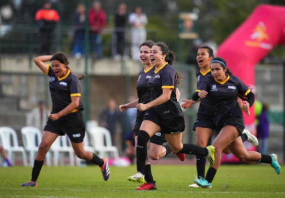Partido de fútbol femenino