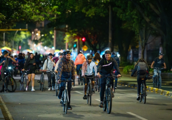 cICLOVÍA NOCTURNA
