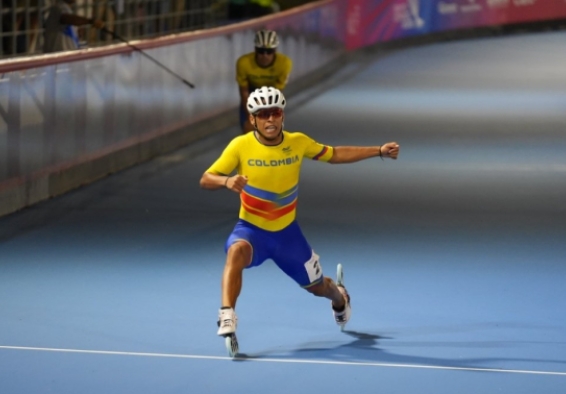 El patinador de carreras John Edwar Tascón, fue el máximo medallista del Equipo Bogotá en los XXV Juegos Centroamericanos y del Caribe 2026. Foto IDRD / Andrés ROT.