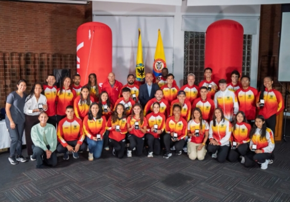 Varios de los medallistas del Equipo Bogotá en los Juegos Centroamericanos y del Caribe Santo Domingo 2026, fueron homenajeados por el IDRD en la Plaza de los Artesanos, reconociendo su esfuerzo y dedicación. Foto IDRD.