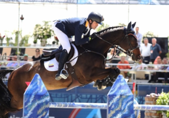 Roberto Terán Tafur y su caballo Henry Jota Apolonio, del Equipo Bogotá, medalla de oro en equipos para Colombia en los XXV Juegos Centroamericanos y del Caribe 2026. Foto cortesía Federación Ecuestre de Colombia.