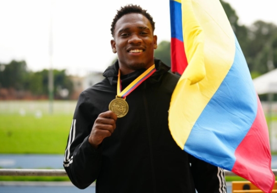 El poseedor del récord suramericano de los 100 metros planos, Ronal Longa, del Equipo Bogotá, correrá este fin de semana en Budapest, Hungría, previo a los Juegos Suramericanos en Rosario, Argentina. Foto IDRD.
