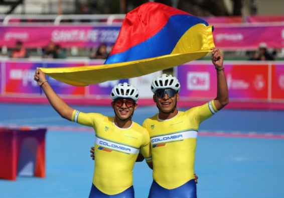 Santiago Vásquez (izquierda) y John Edwar Tascón, lograron las dos medallas de oro del Equipo Bogotá en la segunda jornada de competencias en los Juegos Suramericanos. Foto cortesía COC.