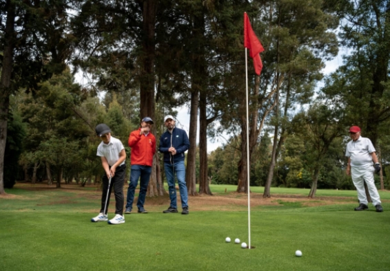 Bogotá le da un nuevo impulso a la práctica del golf público en el parque La Florida