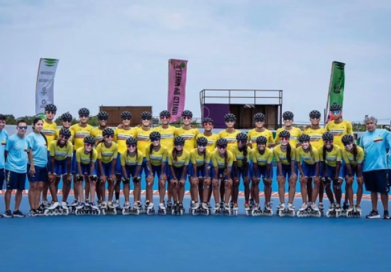 Esta es la Selección Colombia de Patinaje de Velocidad, que arranca su participación en el Campeonato Mundial en Paraguay. Son 28 deportistas y de ellos, 13 son del Equipo Bogotá. Foto cortesía Fedepatín.