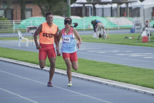 CARRERA ATLETICA personas ciegas y con baja visión