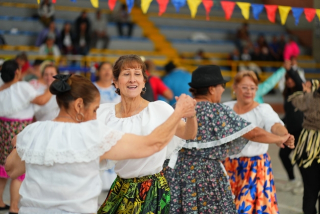 PERSONAS MAYORES EN ACTIVIDAD RECREATIVA