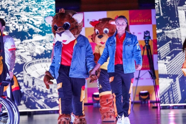 Desfile de uniformes Esquipo Bogotá 