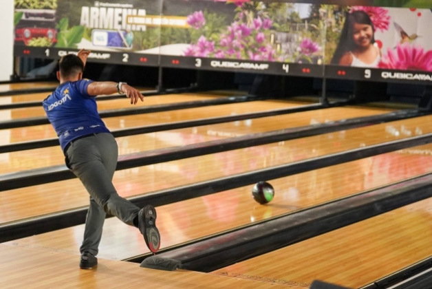Alfredo Quintana consigue la primera medalla para el equipo de bolos