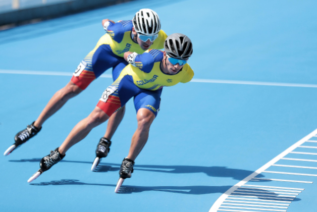 Andrés Felipe Gómez (der.) rumbo a su medalla de oro, secundadopor su compañero Juan Jacobo Mantilla. Tres preseas aportó el patinaje de carreras. Foto cortesía COC. 