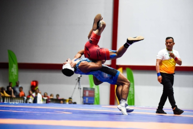 Carlos Esteban González venció a Thomas David Quintero, de las Fuerzas Armadas de Colombia, en grecorromana de hasta 67kg.