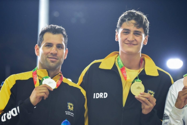 Gabriel Arias y Omar Pinzón, ganadores del oro y la plata en los 50m espalda masculino 