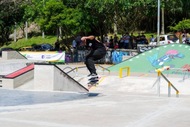 Jhancarlos González, ganador de la medalla de oro en skateboarding, modalidad street.