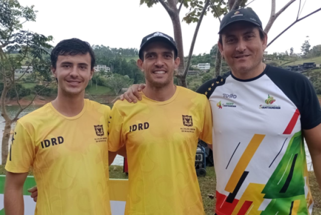 Martín Verswyvel (izq.), el oro Santiago Correa y representante de Santander, podio de de la prueba de slalom en Calima Darién.