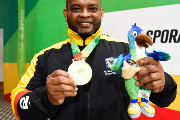 Fabio Torres luce el segundo oro bogotano en parapowerlifting en la subsede de Armenia.