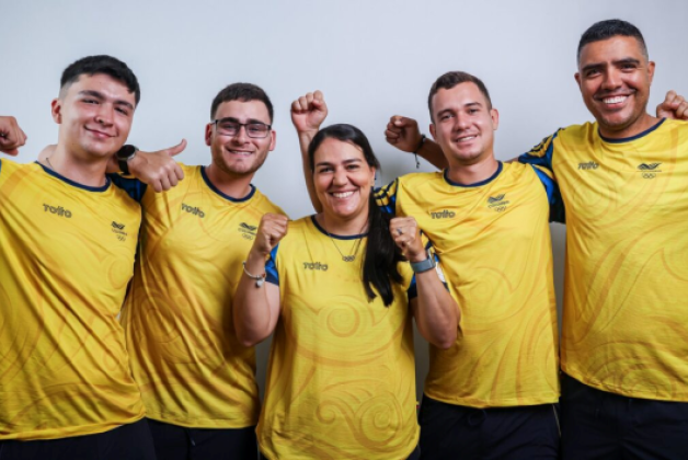 Equipo colombiano de tiro con arco en París 2024. A la izquierda, Andrés Hernández Vera, de Bogotá, elmásjoven de la delegación nacional. Foto cortesía COC-Anoc.