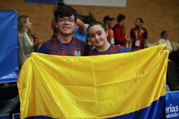 Julián Chinchilla (izq.), ganó hace 2 años en Bogotá con Jessica Alzate, el oro en dobles mixtos en paratenis de mesa. Ahora quiere repetir título. Foto IDRD. 
