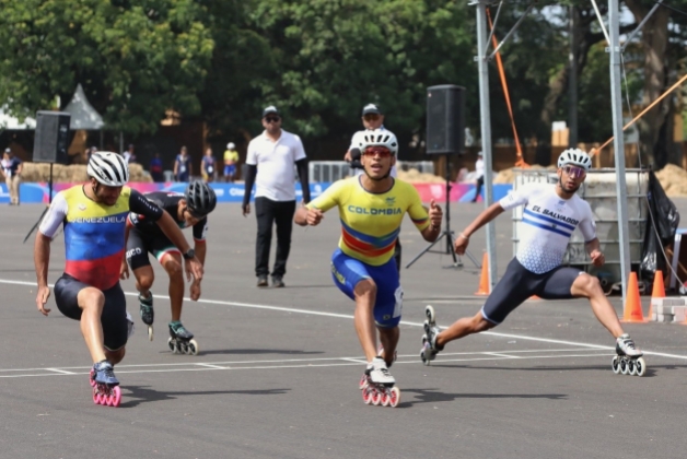 John Edwar Tascón (centro), del Equipo Bogotá, ganó el oro en los 100 metros sprint en los Juegos Centroamericanos y del Caribe Santo Domingo 2026. Foto cortesía COC.
