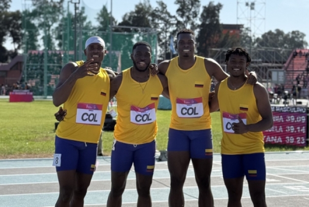 Equipo colombiano de 4x100 mts planos, medalla de oro. Ronal Longa (izq,) fue el rey de la velocidad con 3 oros. Después de él, en orden, John Paredes, el también bogotano Carlos Palacios y Carlos Flórez. Foto cortesía COC..