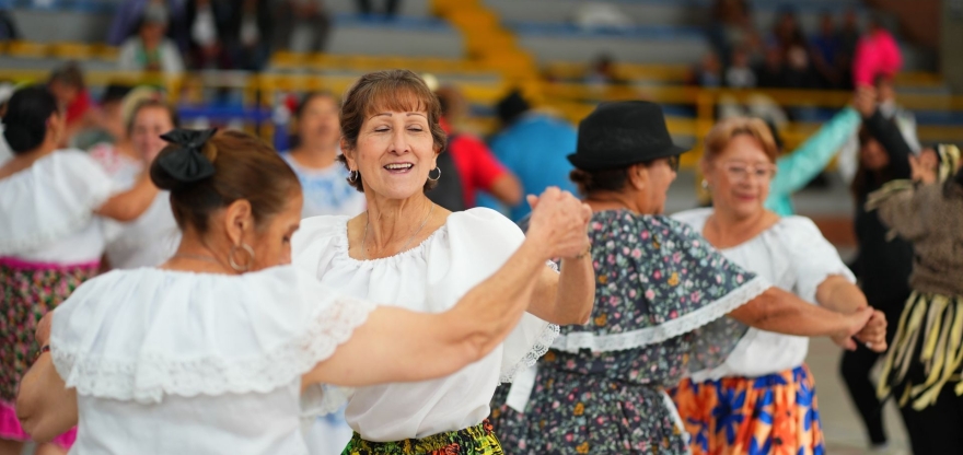 PERSONAS MAYORES EN ACTIVIDAD RECREATIVA