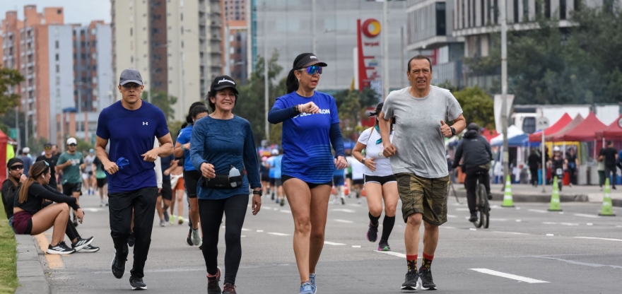 Caminata en la Ciclovía