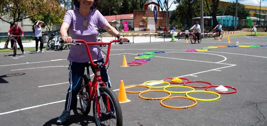 Mujer en Bicicleta