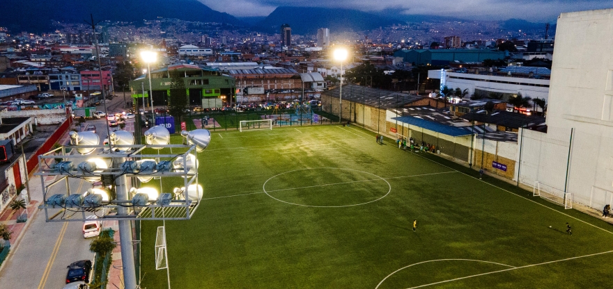 Iluminación de canchas en Puente Aranda