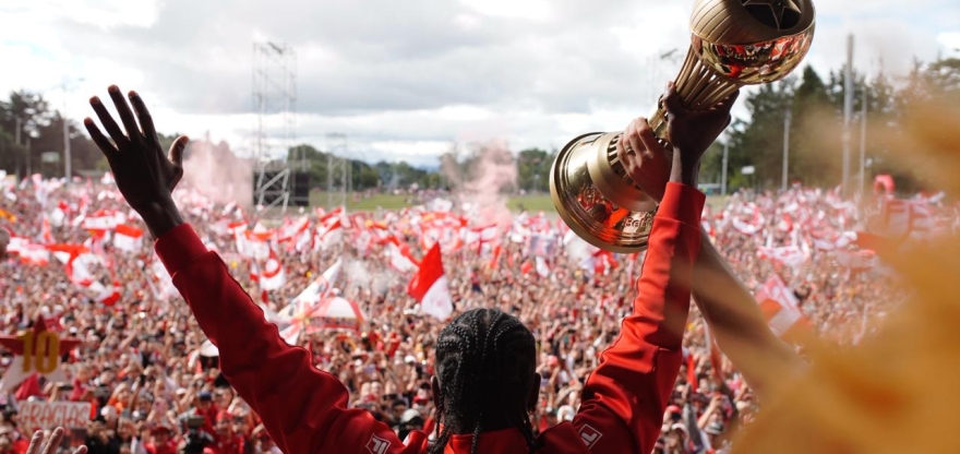 Bogotá celebró la décima estrella de Independiente Santa Fe en el parque Simón Bolívar