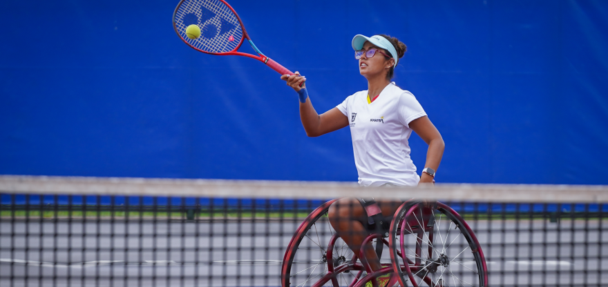 María Angélica Bernal juega la final de dobles en Wimbledon, en el torneo en silla de ruedas. Foto cortesía CPC.