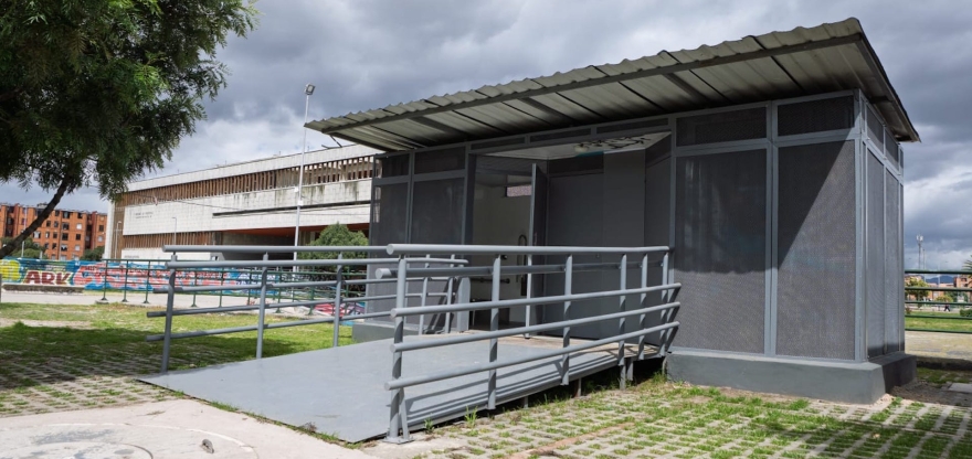 Módulo de baños en el Parque Porvenir